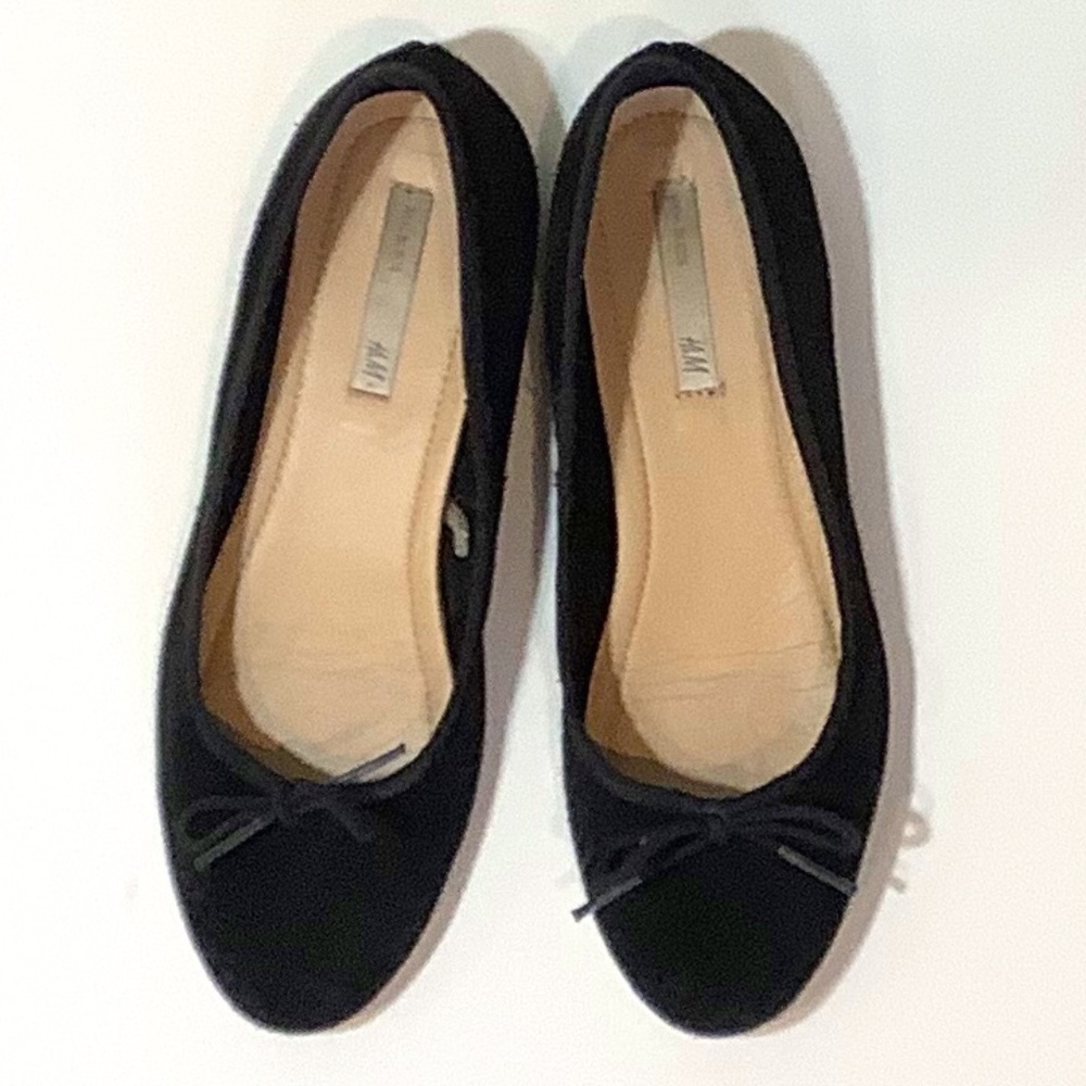 Girl’s black suede ballet flat